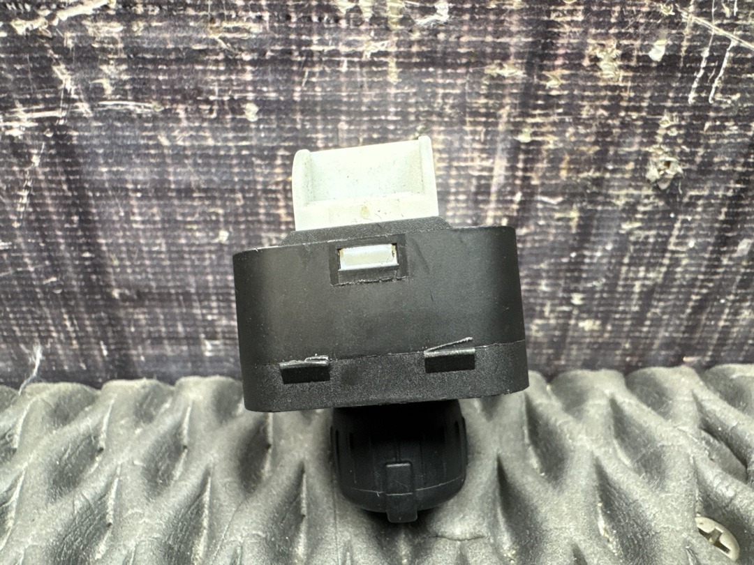 Кнопка регулировки зеркал, 1000 рублей, Красноярск