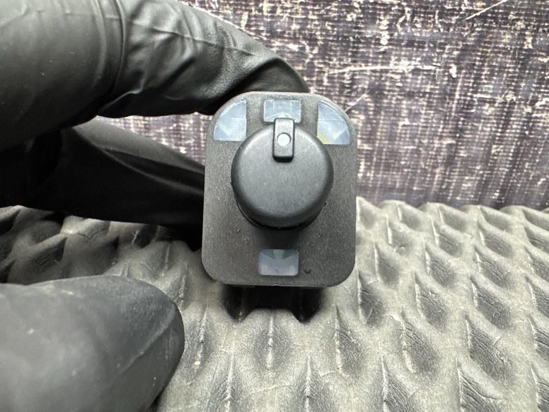 Кнопка регулировки зеркал, 1000 рублей, Красноярск