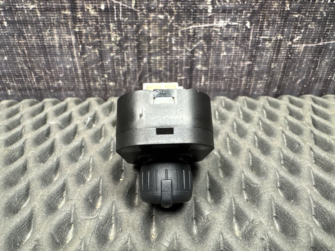 Кнопка регулировки зеркал, 1000 рублей, Красноярск