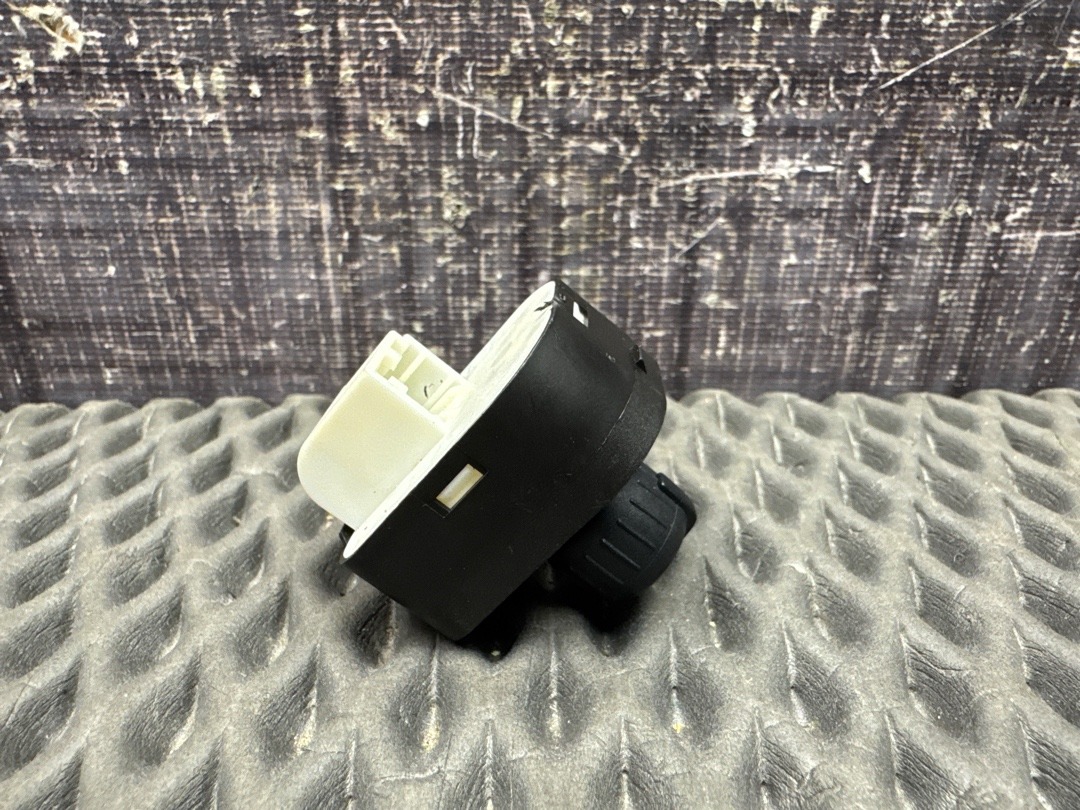 Кнопка регулировки зеркал, 1000 рублей, Красноярск