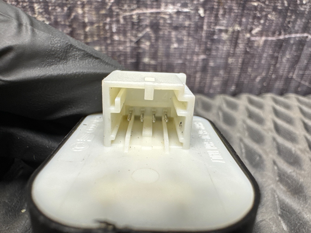 Кнопка регулировки зеркал, 1000 рублей, Красноярск