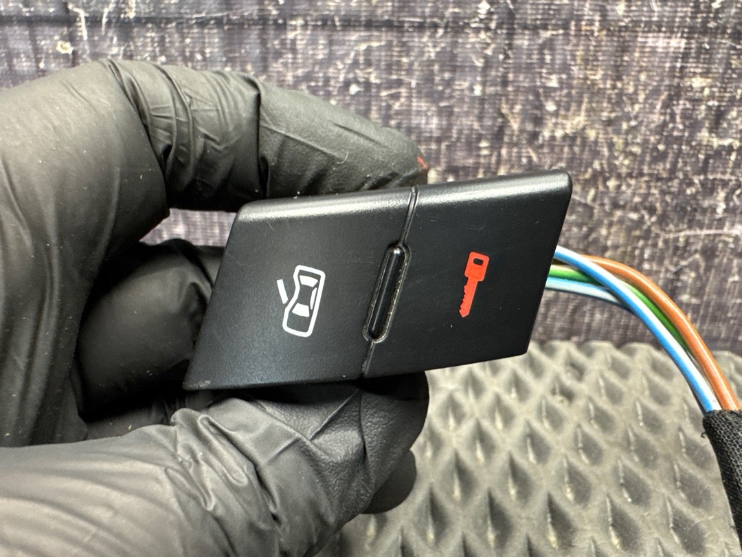 Кнопка центрального замка, 450 рублей, Красноярск