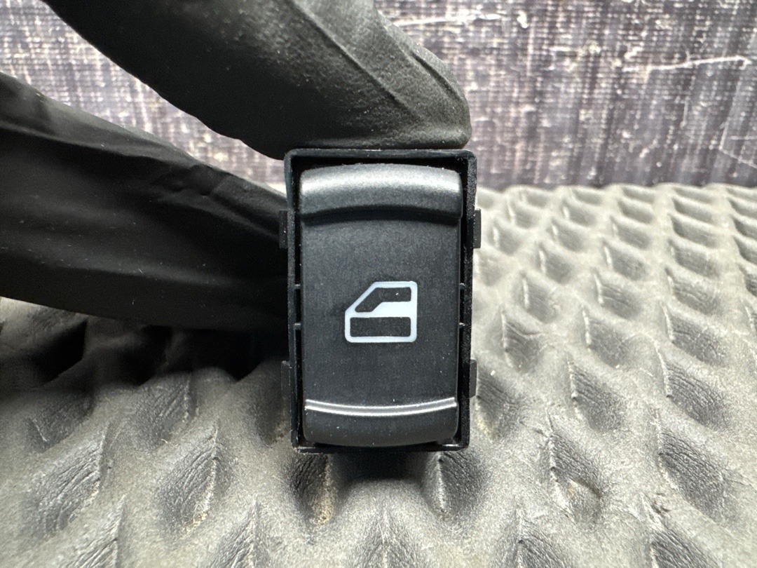 Кнопка стеклоподъемника, 250 рублей, Красноярск