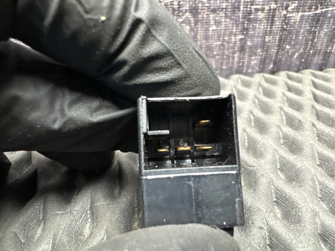 Кнопка стеклоподъемника, 250 рублей, Красноярск