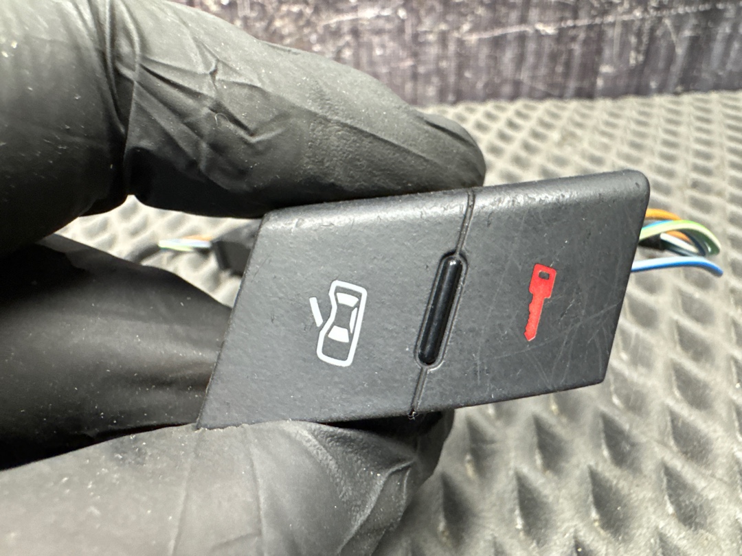 Кнопка центрального замка, 450 рублей, Красноярск