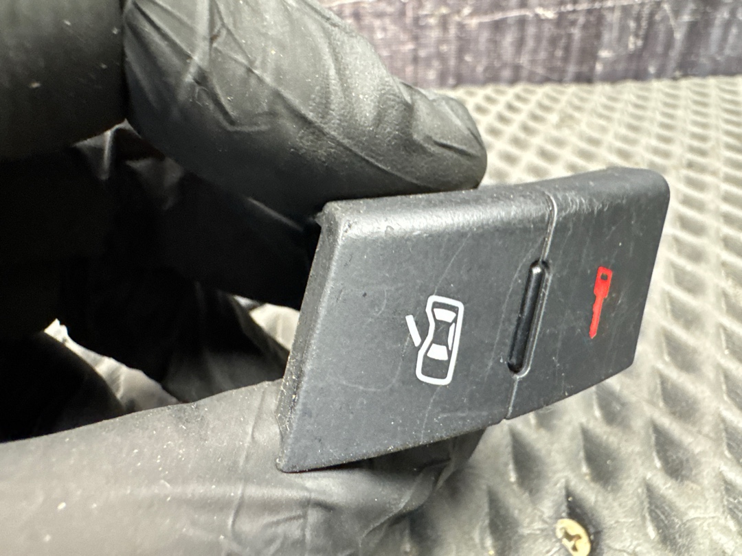 Кнопка центрального замка, 450 рублей, Красноярск