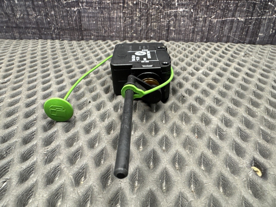 Замок лючка бензобака, 552 рублей, Красноярск