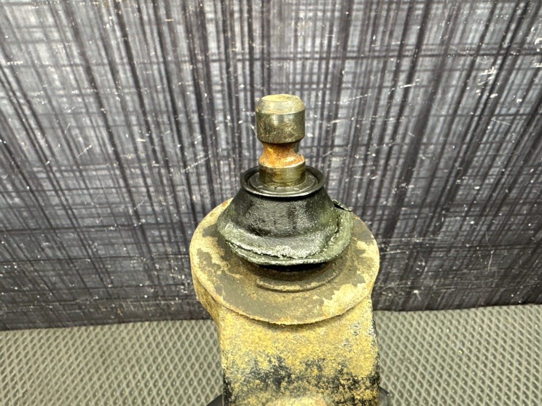 Поворотный кулак, 2000 рублей, Красноярск