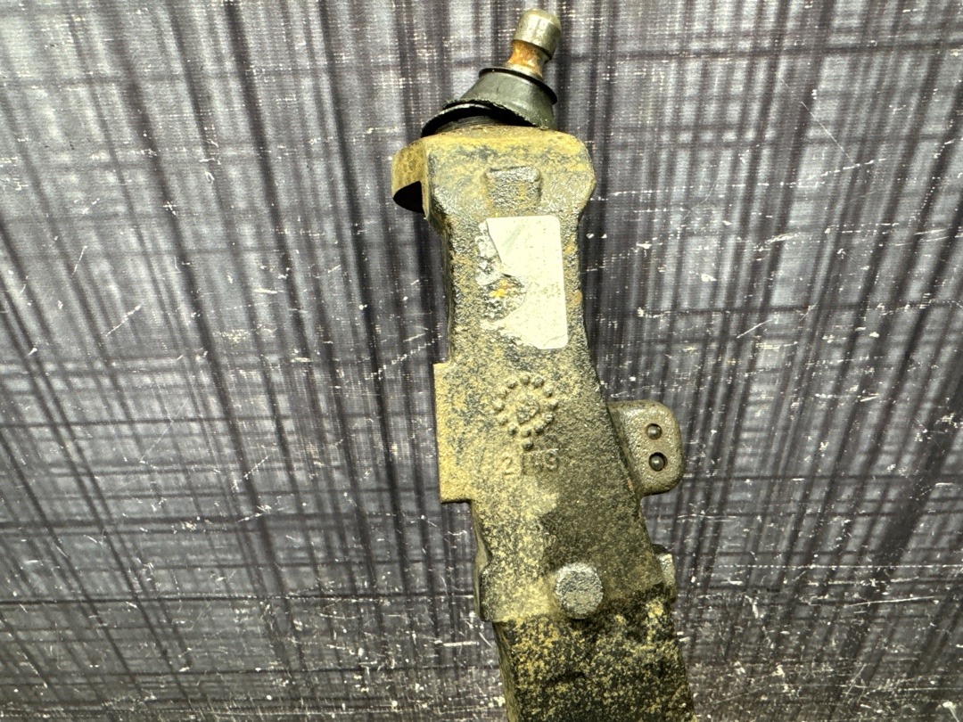 Поворотный кулак, 2000 рублей, Красноярск