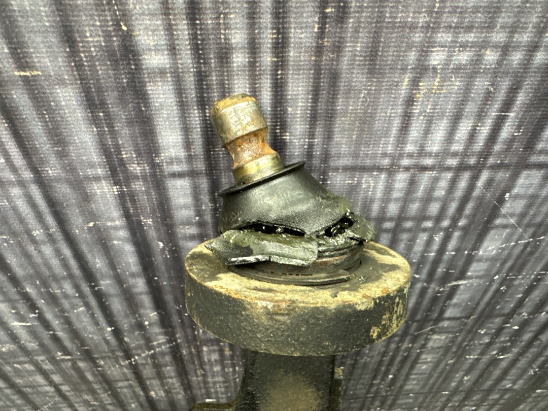 Поворотный кулак, 2000 рублей, Красноярск