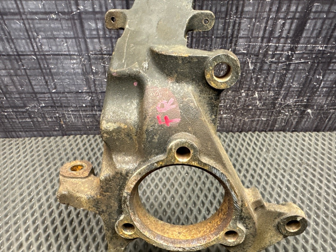 Поворотный кулак, 2000 рублей, Красноярск