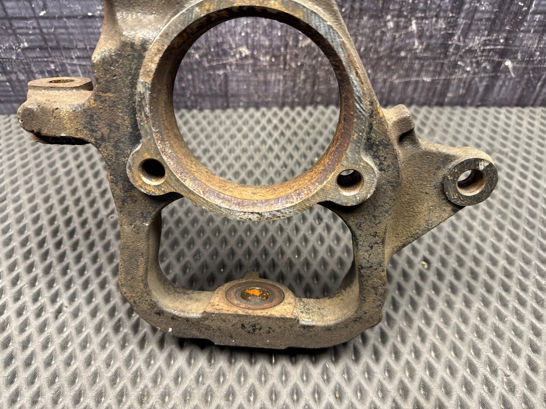 Поворотный кулак, 2000 рублей, Красноярск