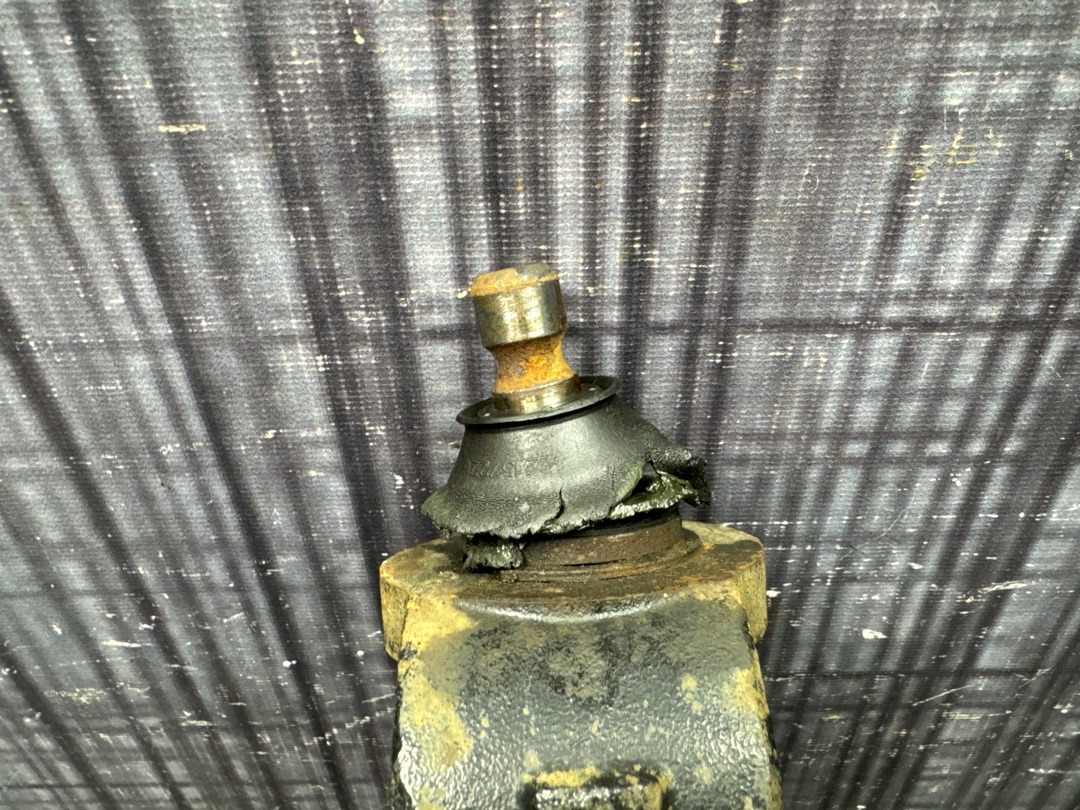 Поворотный кулак, 2000 рублей, Красноярск