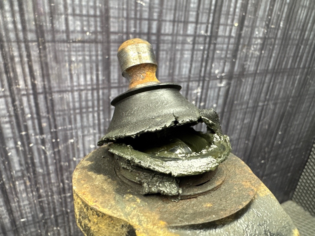 Поворотный кулак, 2000 рублей, Красноярск