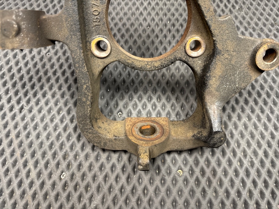 Поворотный кулак, 2000 рублей, Красноярск