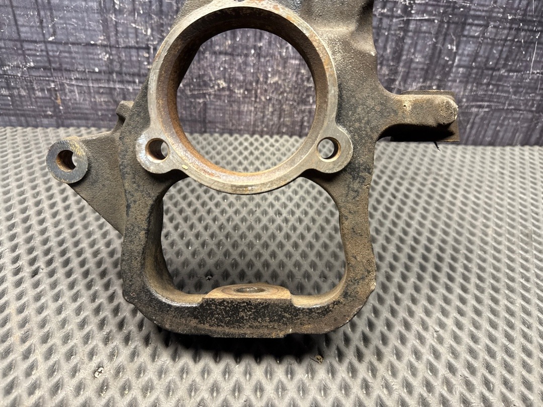 Поворотный кулак, 2000 рублей, Красноярск