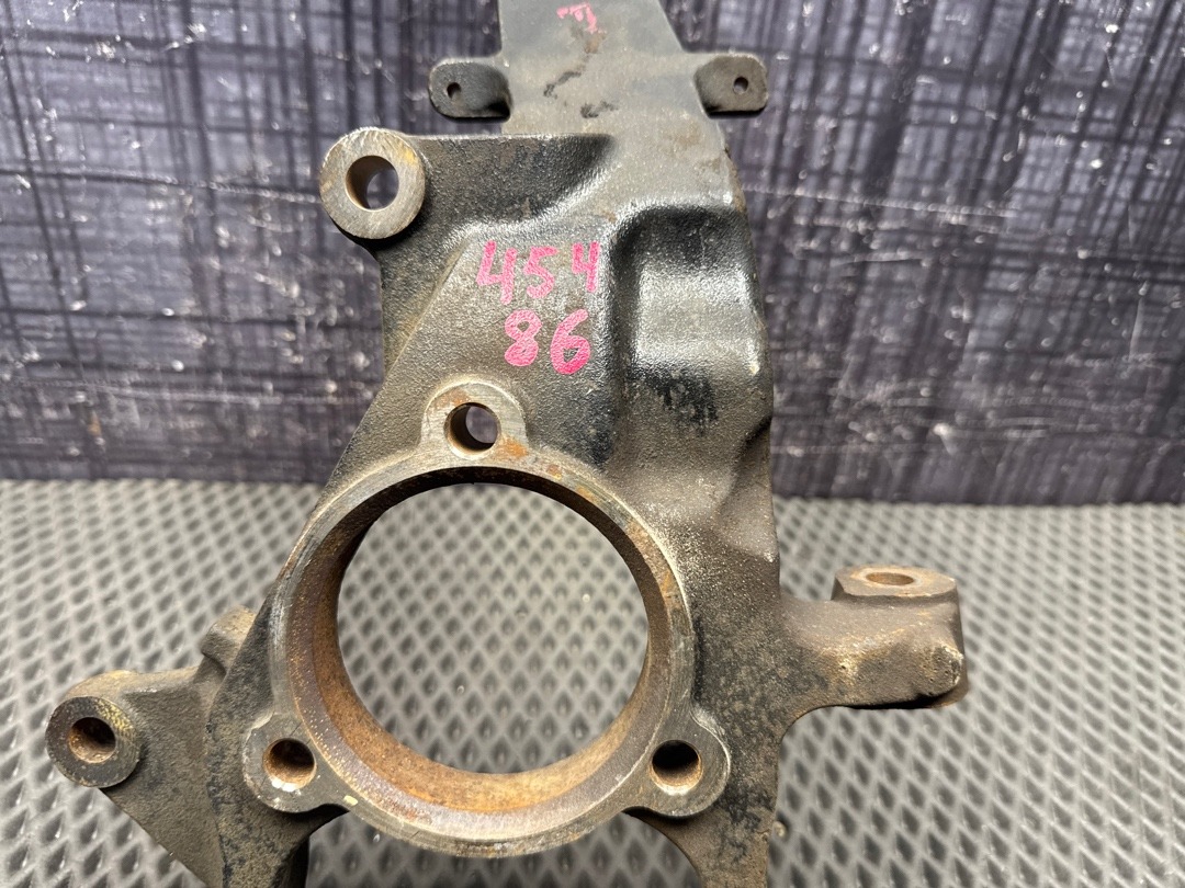 Поворотный кулак, 2000 рублей, Красноярск