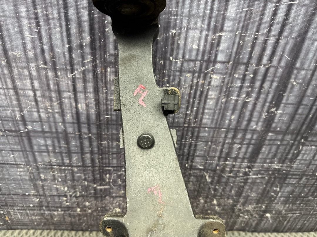 Поворотный кулак, 2000 рублей, Красноярск