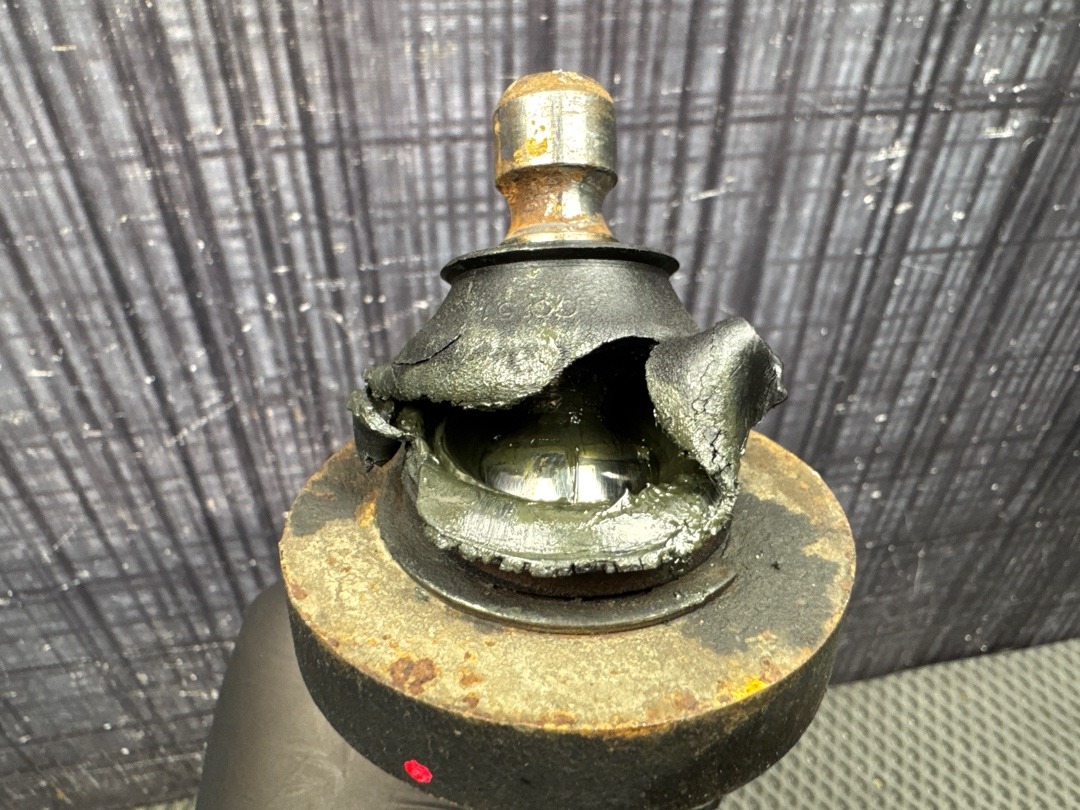 Поворотный кулак, 2000 рублей, Красноярск