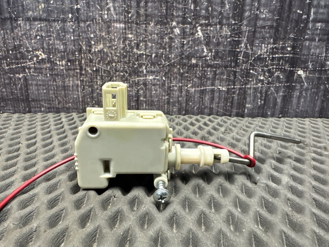 Замок лючка бензобака, 700 рублей, Красноярск