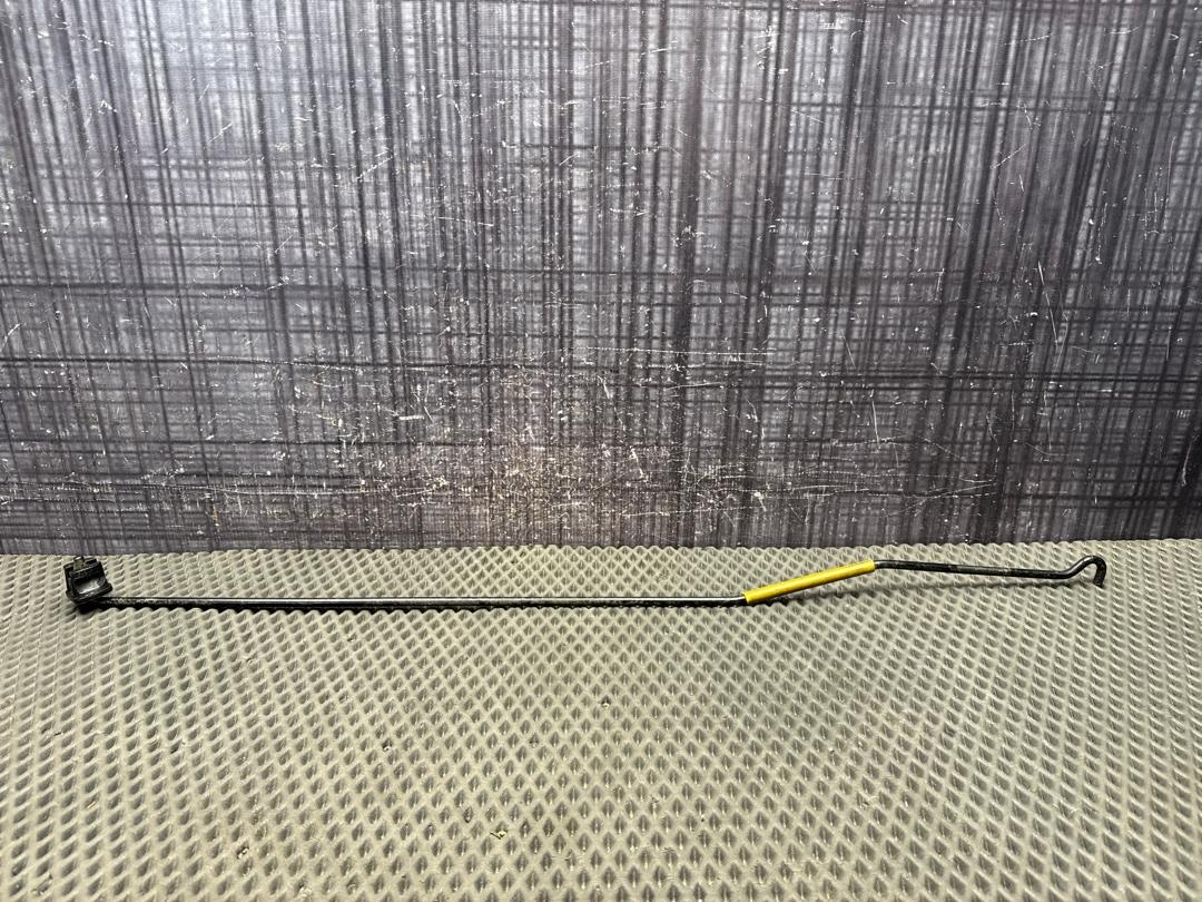 Упор капота, 350 рублей, Красноярск