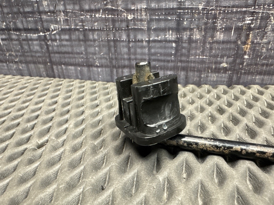 Упор капота, 350 рублей, Красноярск