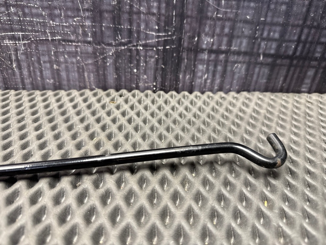 Упор капота, 350 рублей, Красноярск