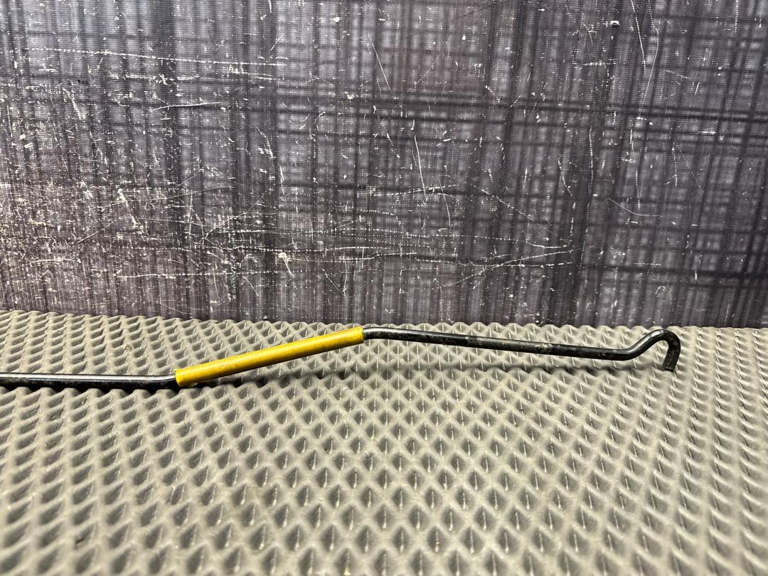 Упор капота, 350 рублей, Красноярск