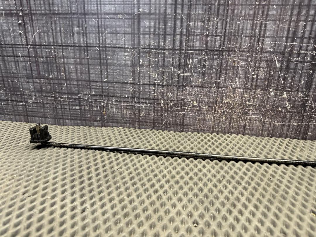 Упор капота, 350 рублей, Красноярск