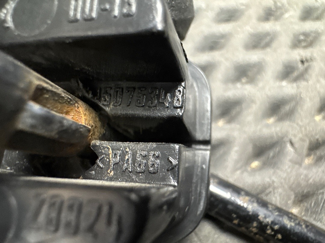 Упор капота, 350 рублей, Красноярск