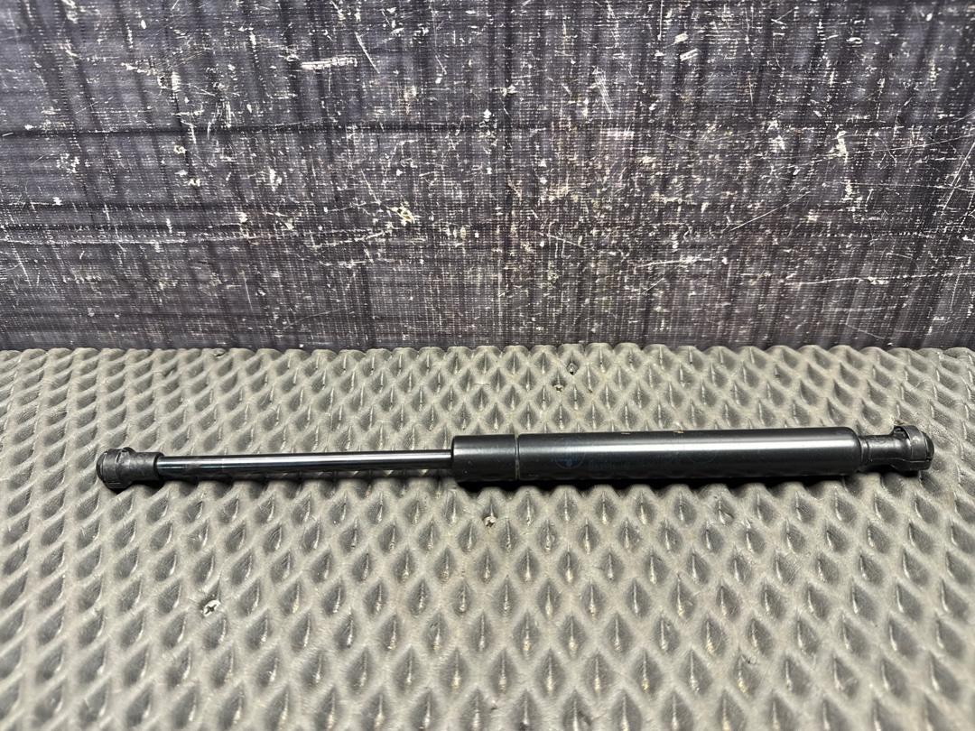 Амортизатор капота, 300 рублей, Красноярск