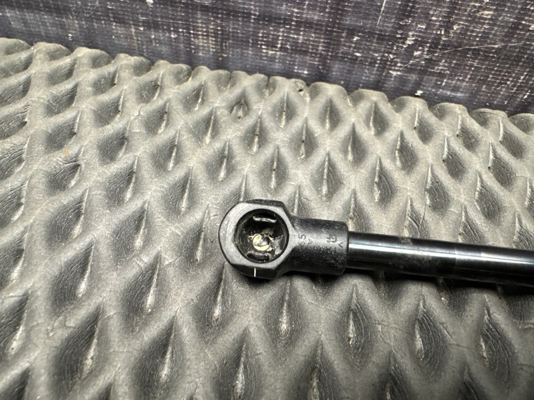 Амортизатор капота, 300 рублей, Красноярск