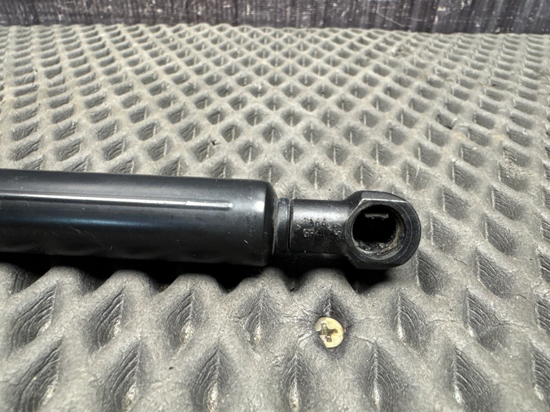 Амортизатор капота, 300 рублей, Красноярск