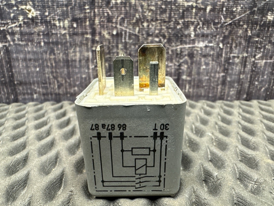 Реле топливного насоса, 500 рублей, Красноярск