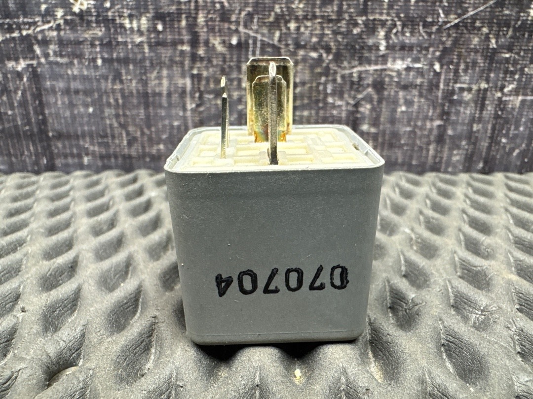 Реле топливного насоса, 500 рублей, Красноярск