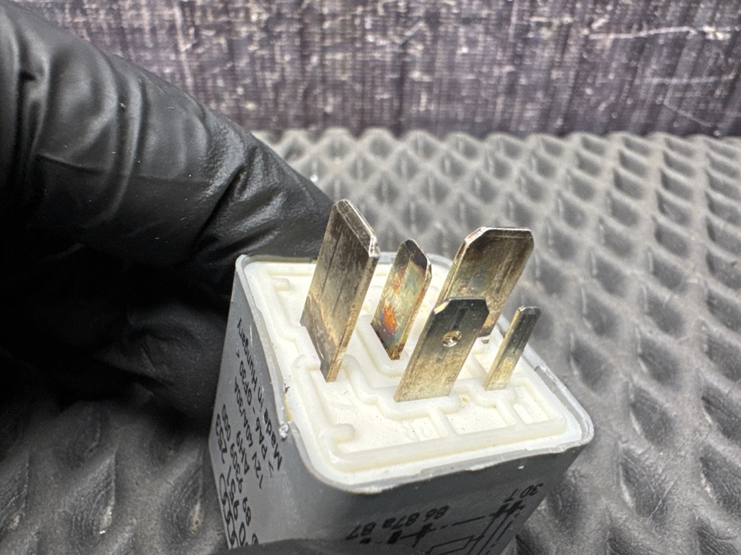 Реле топливного насоса, 500 рублей, Красноярск