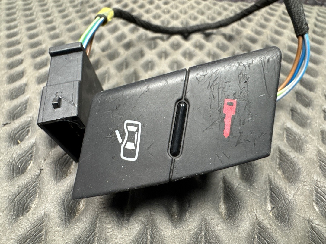 Кнопка центрального замка, 450 рублей, Красноярск