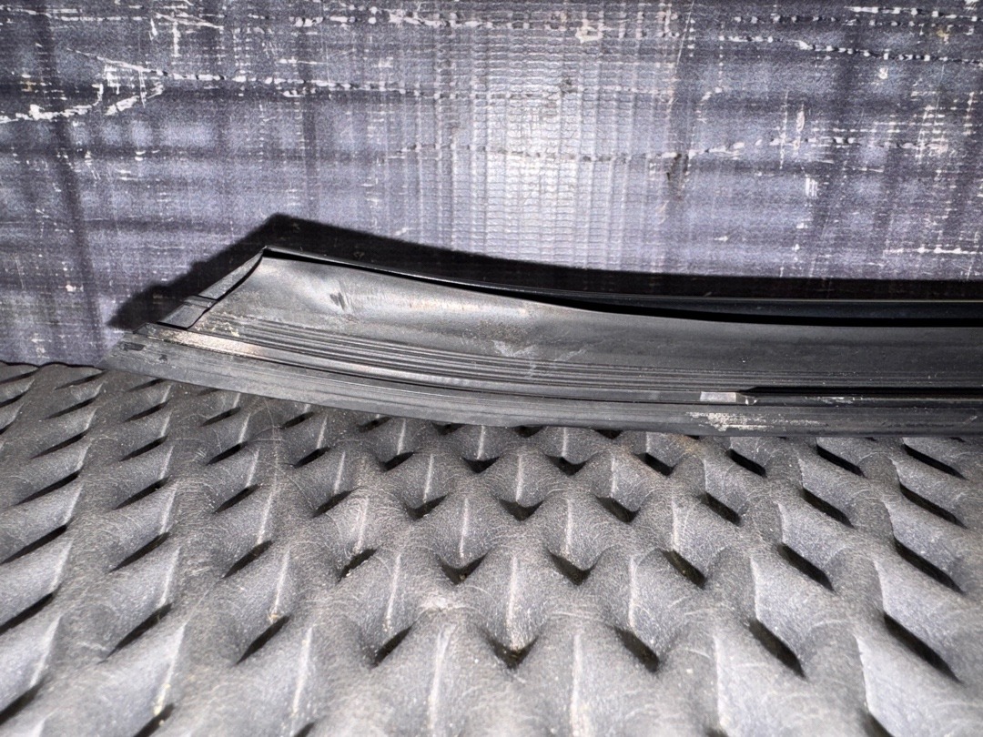 Молдинг лобового стекла, 600 рублей, Красноярск