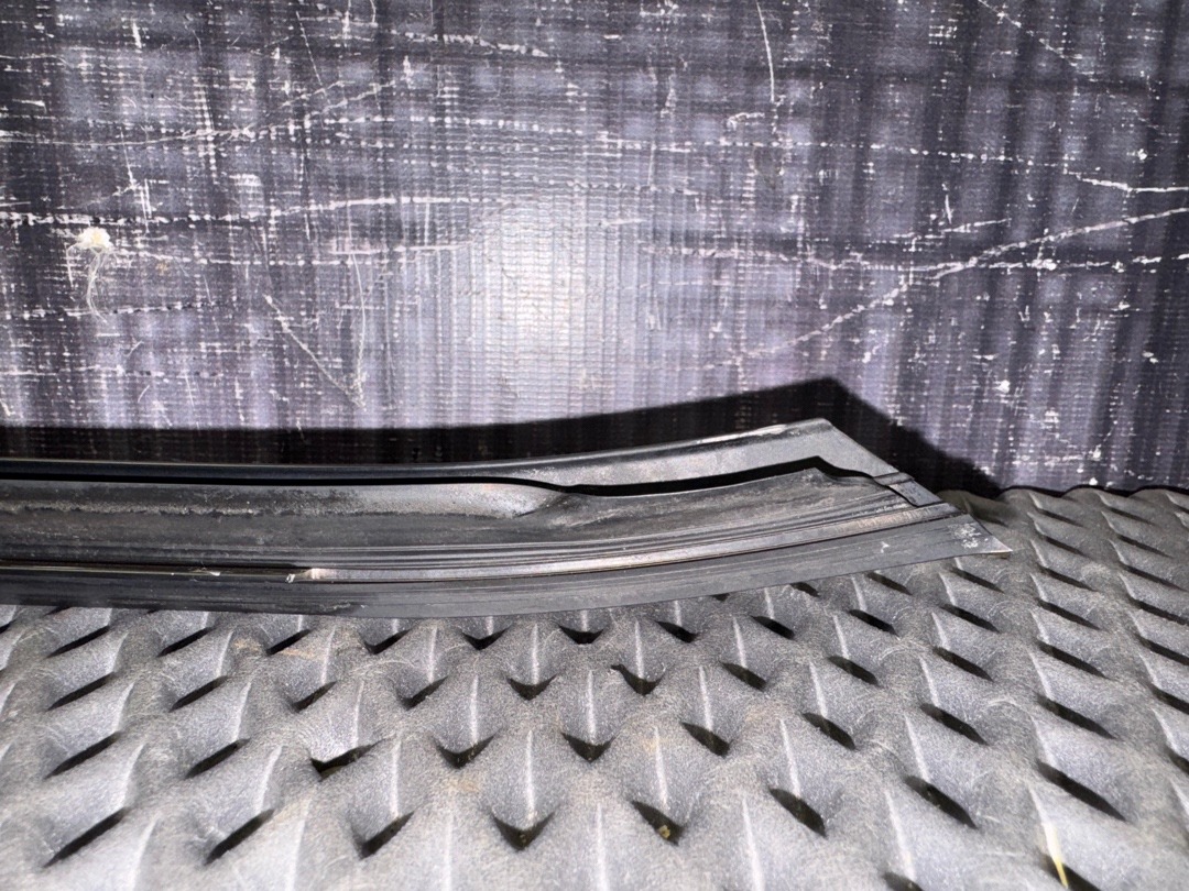 Молдинг лобового стекла, 600 рублей, Красноярск