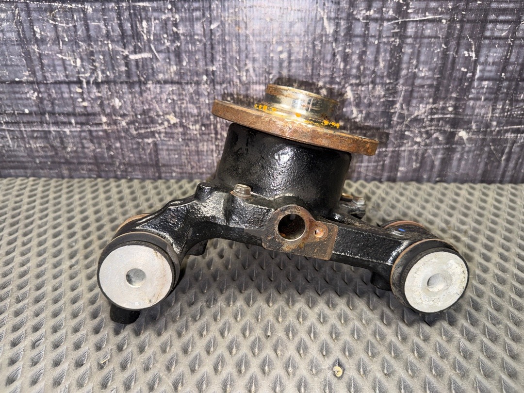 Поворотный кулак, 3880 рублей, Красноярск