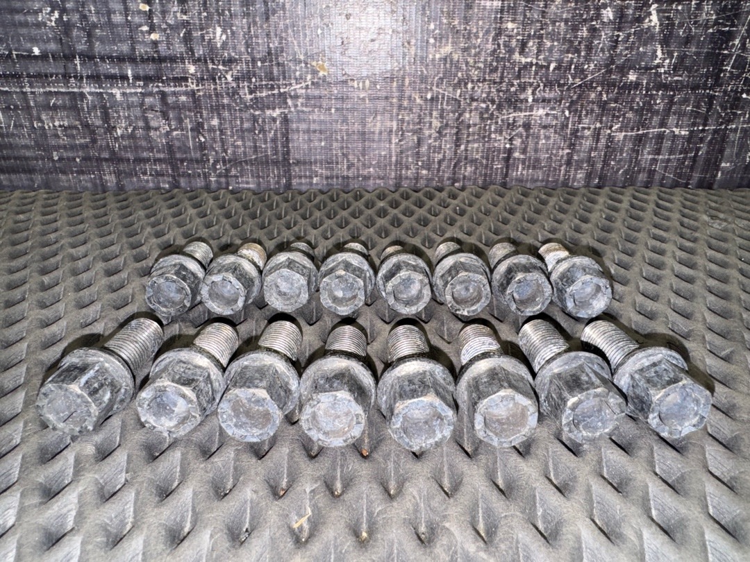 Комплект колесных болтов, 1200 рублей, Красноярск