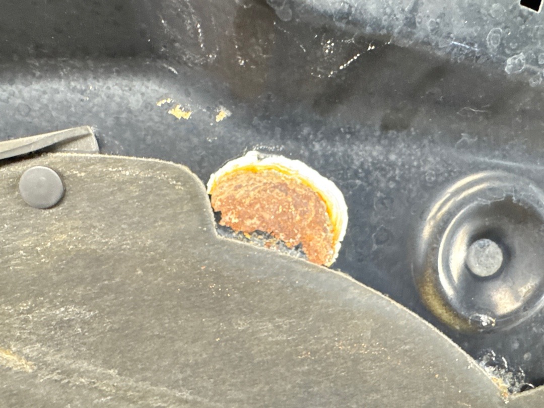 Капот, 12460 рублей, Красноярск