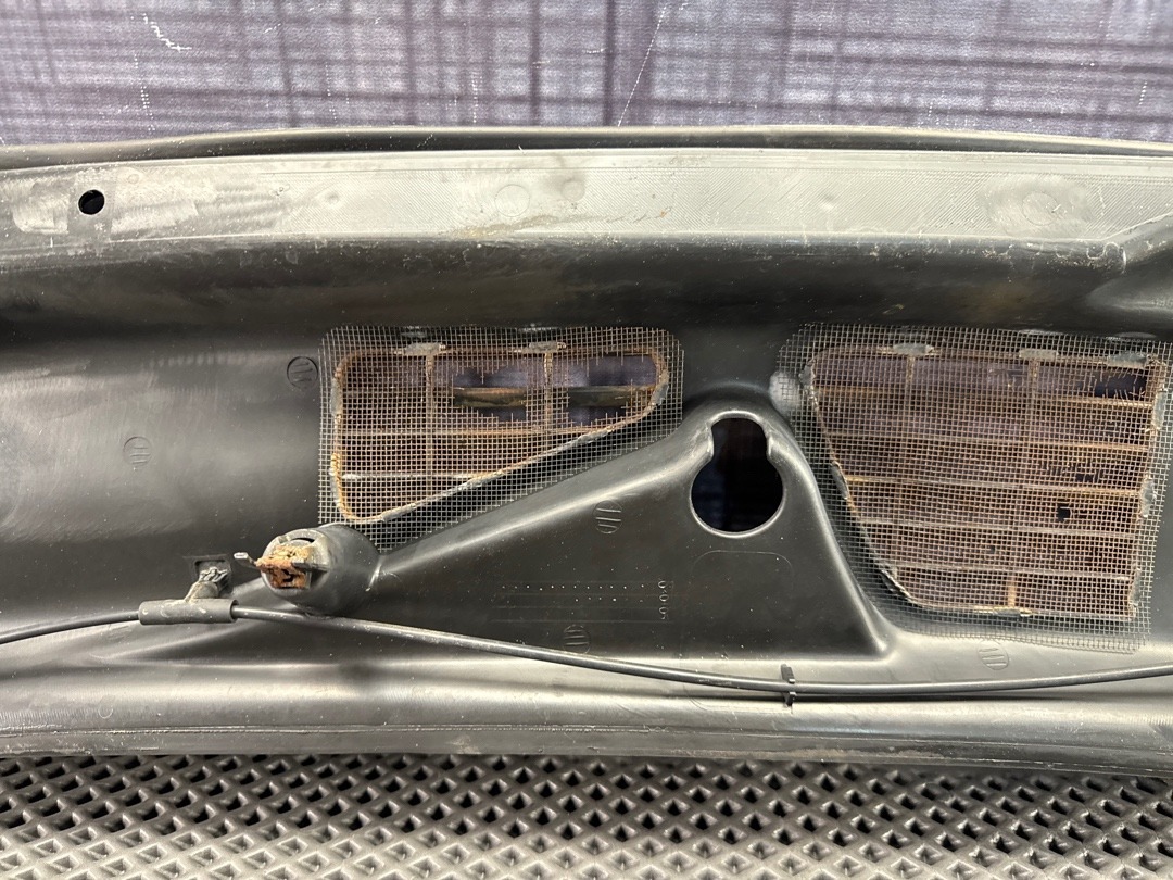 Решетка под лобовое стекло, 2020 рублей, Красноярск