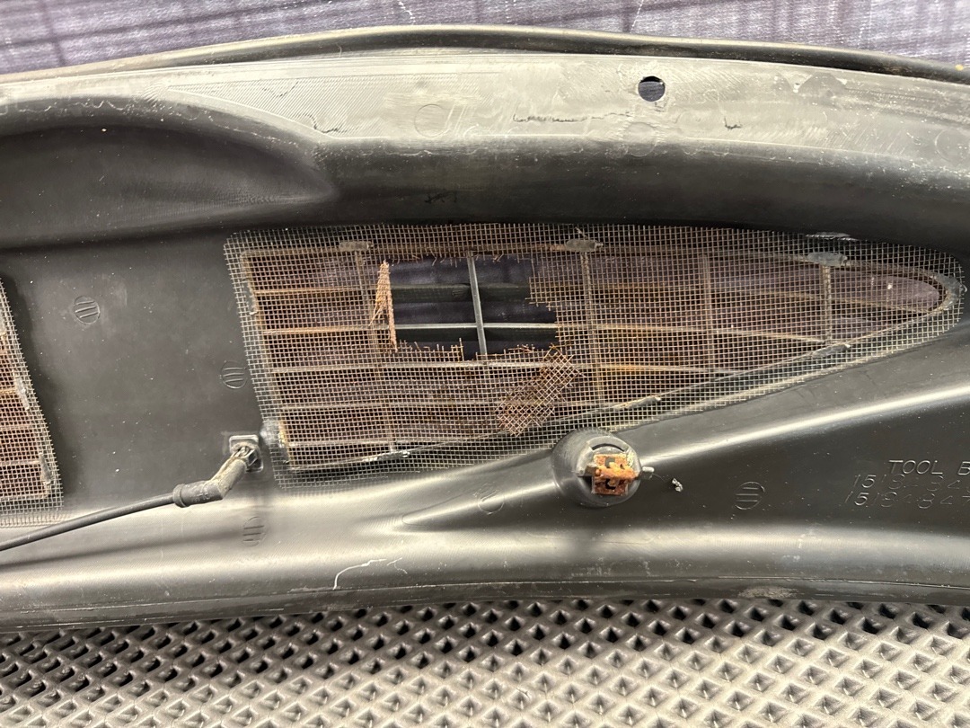 Решетка под лобовое стекло, 2020 рублей, Красноярск