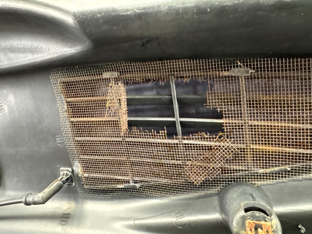 Решетка под лобовое стекло, 2020 рублей, Красноярск