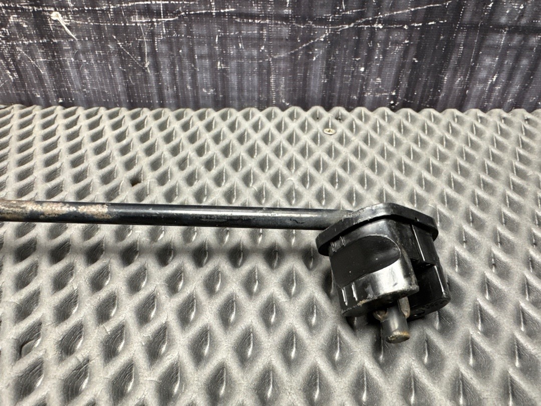 Упор капота, 640 рублей, Красноярск