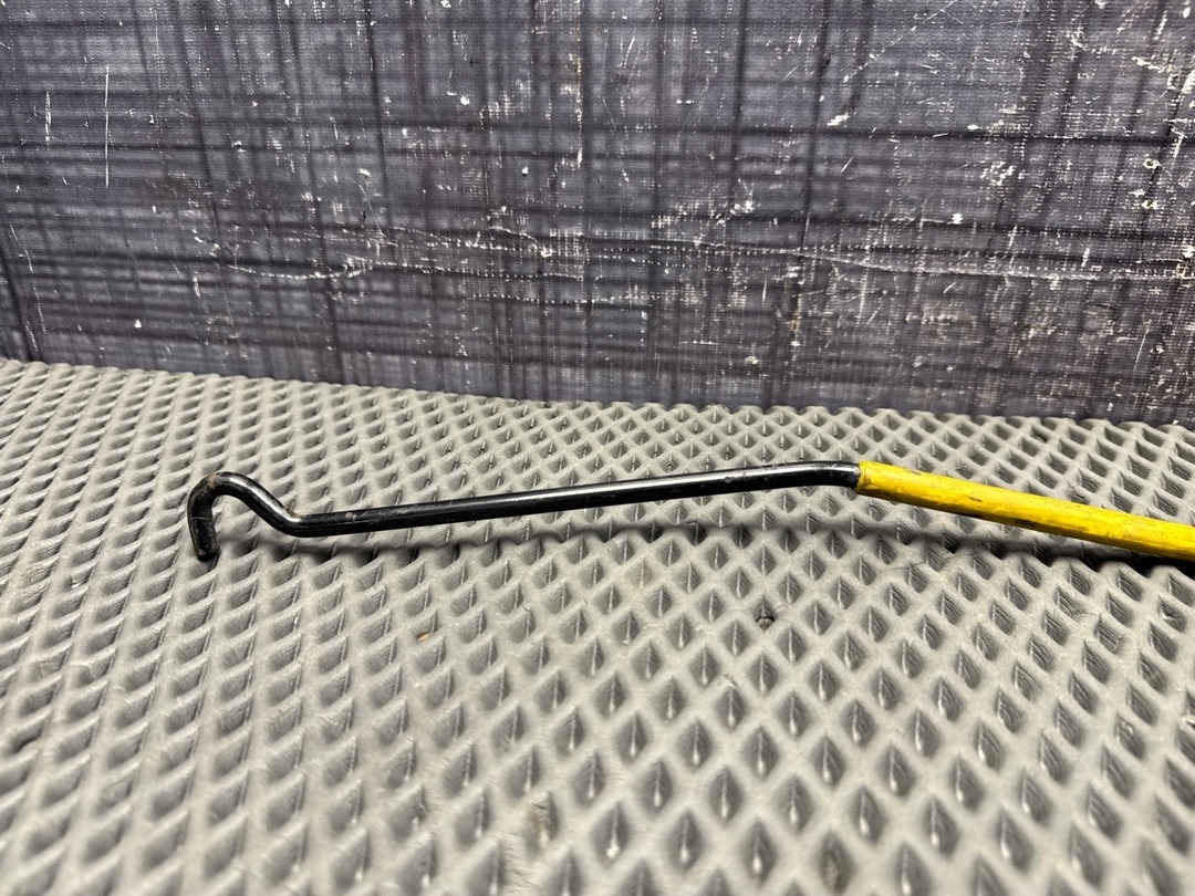 Упор капота, 640 рублей, Красноярск