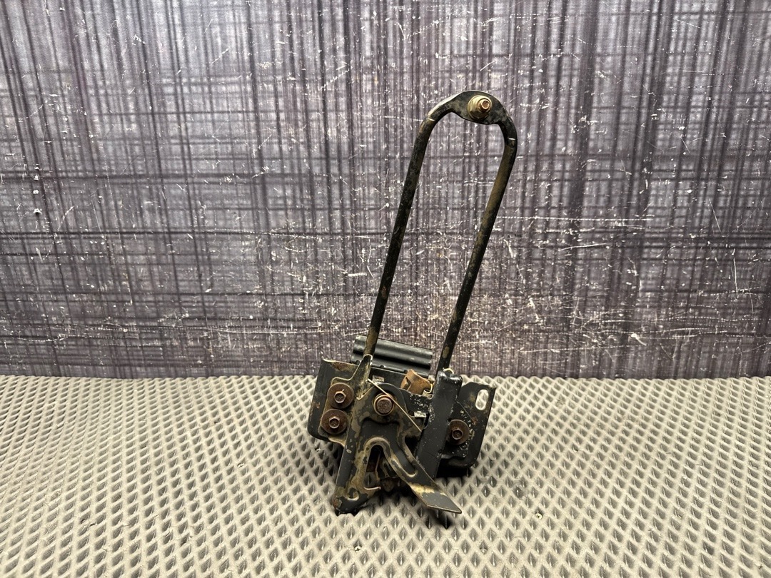 Замок капота, 1820 рублей, Красноярск