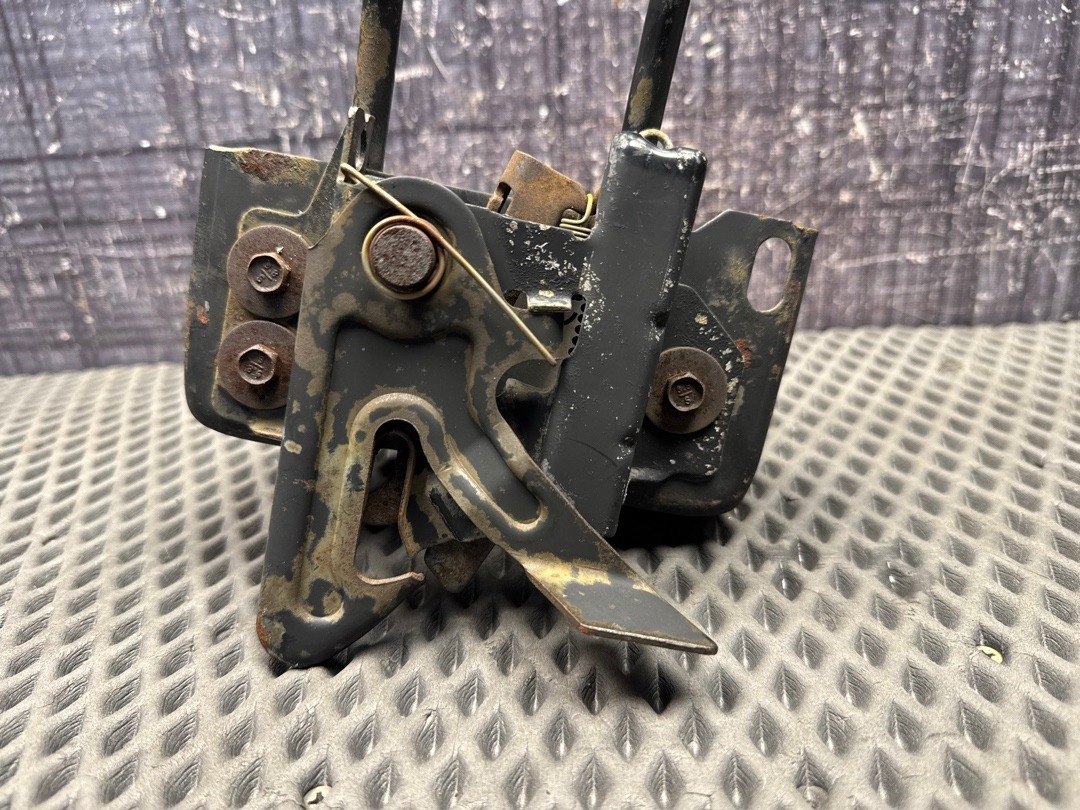 Замок капота, 1820 рублей, Красноярск