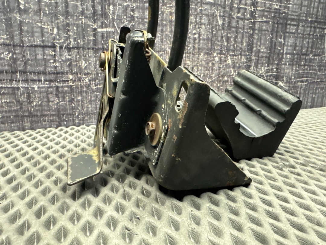 Замок капота, 1820 рублей, Красноярск